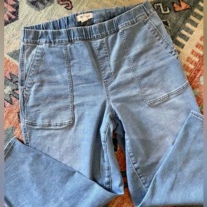 Madewell Pull-On Relaxed Jeans in Bellview Wash